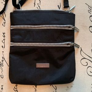 Baggallini adjustable strap black cross body bag